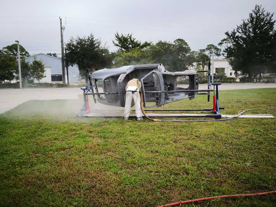 Dry sandbllasting 1972 porsche