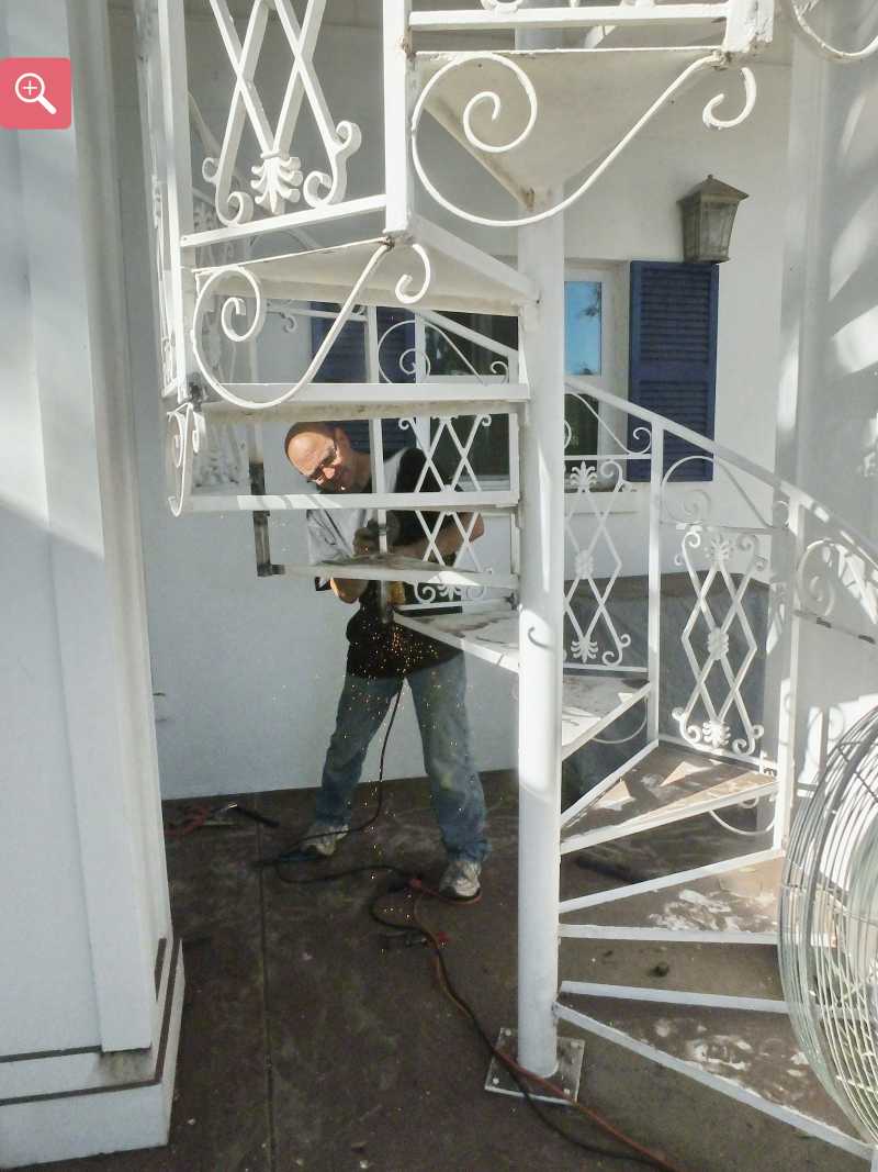 Grinding the welds smoot on the repaired staircase