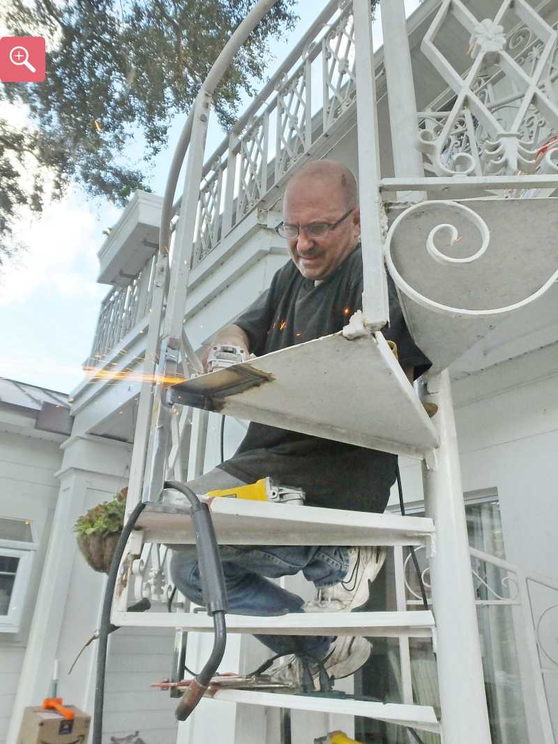 Grinding the welds smoot on the repaired staircase