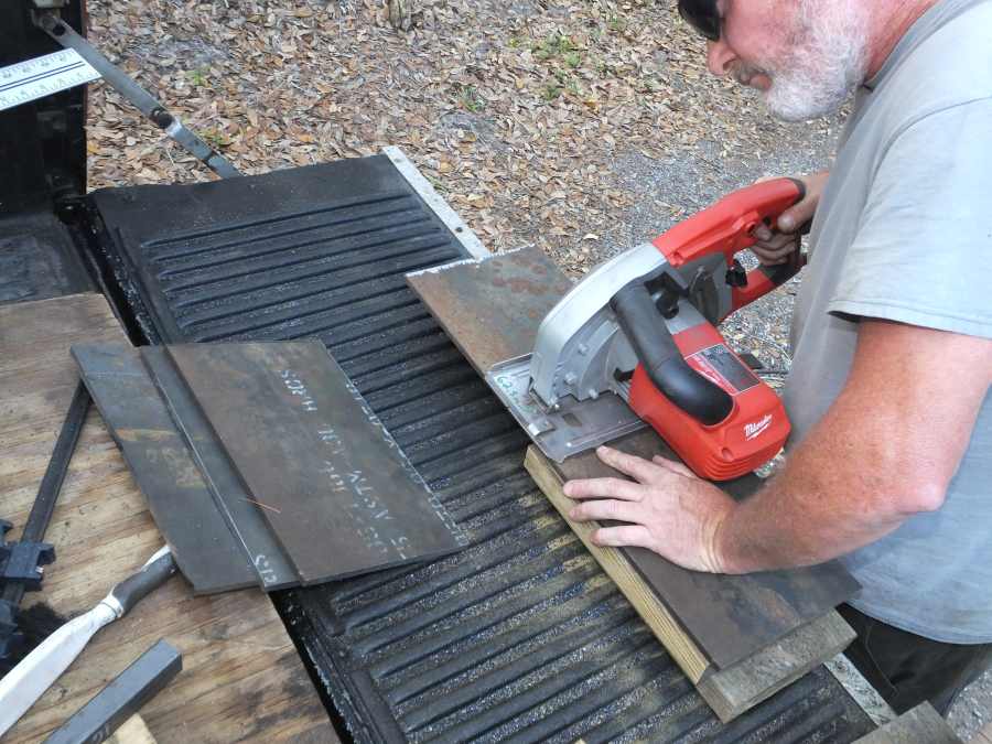 Fabricating steel suport columns. 