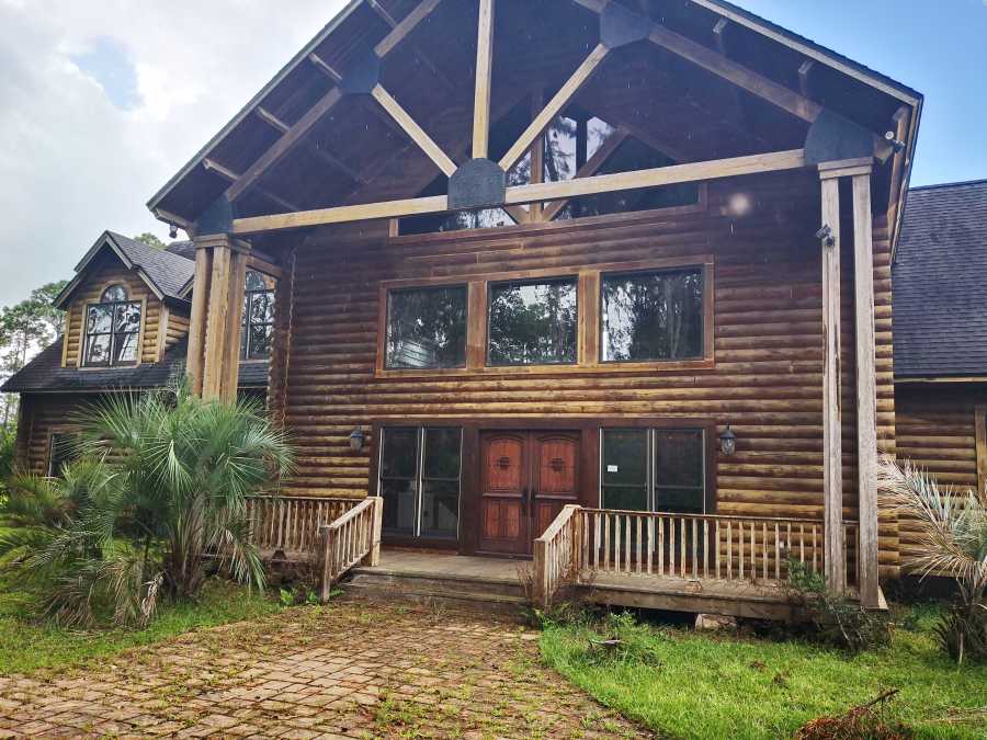 Log cabin restoration with sandblasting