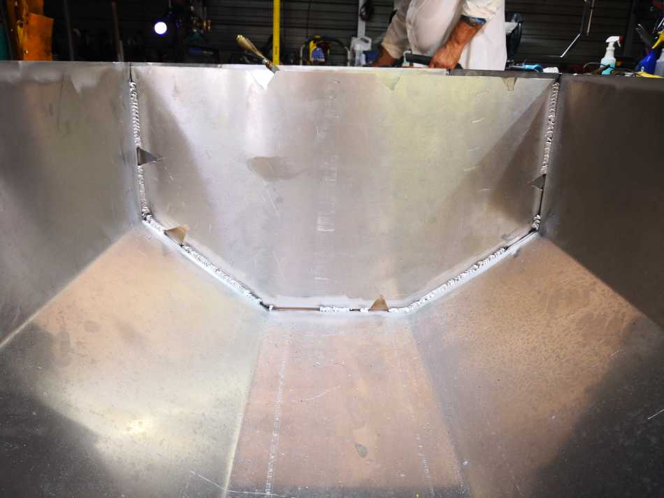 Boat fuel tank fabrication and building new